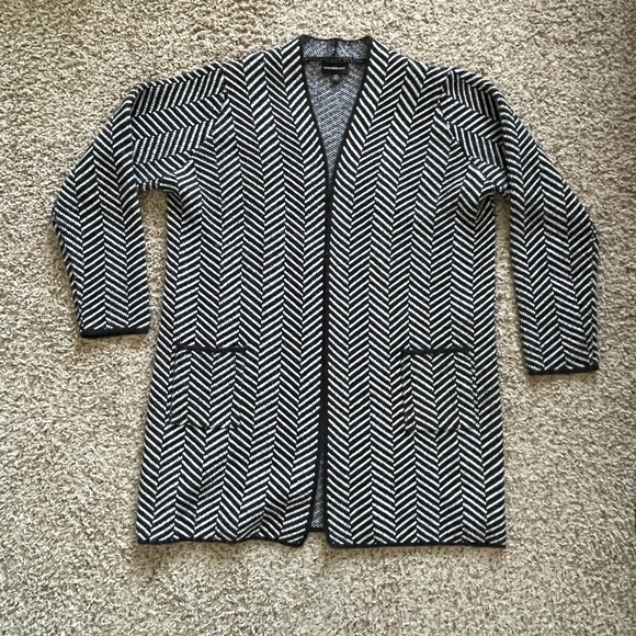 Fortune + Ivy Sweaters - Fortune + Ivy Black and White Chevron Open Long Cardigan